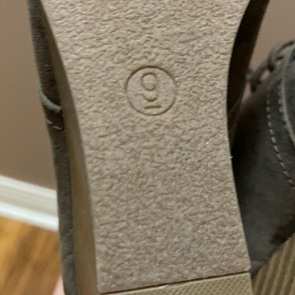 Arizona Jean Co  Memory Foam Heels - Picture 8 of 8